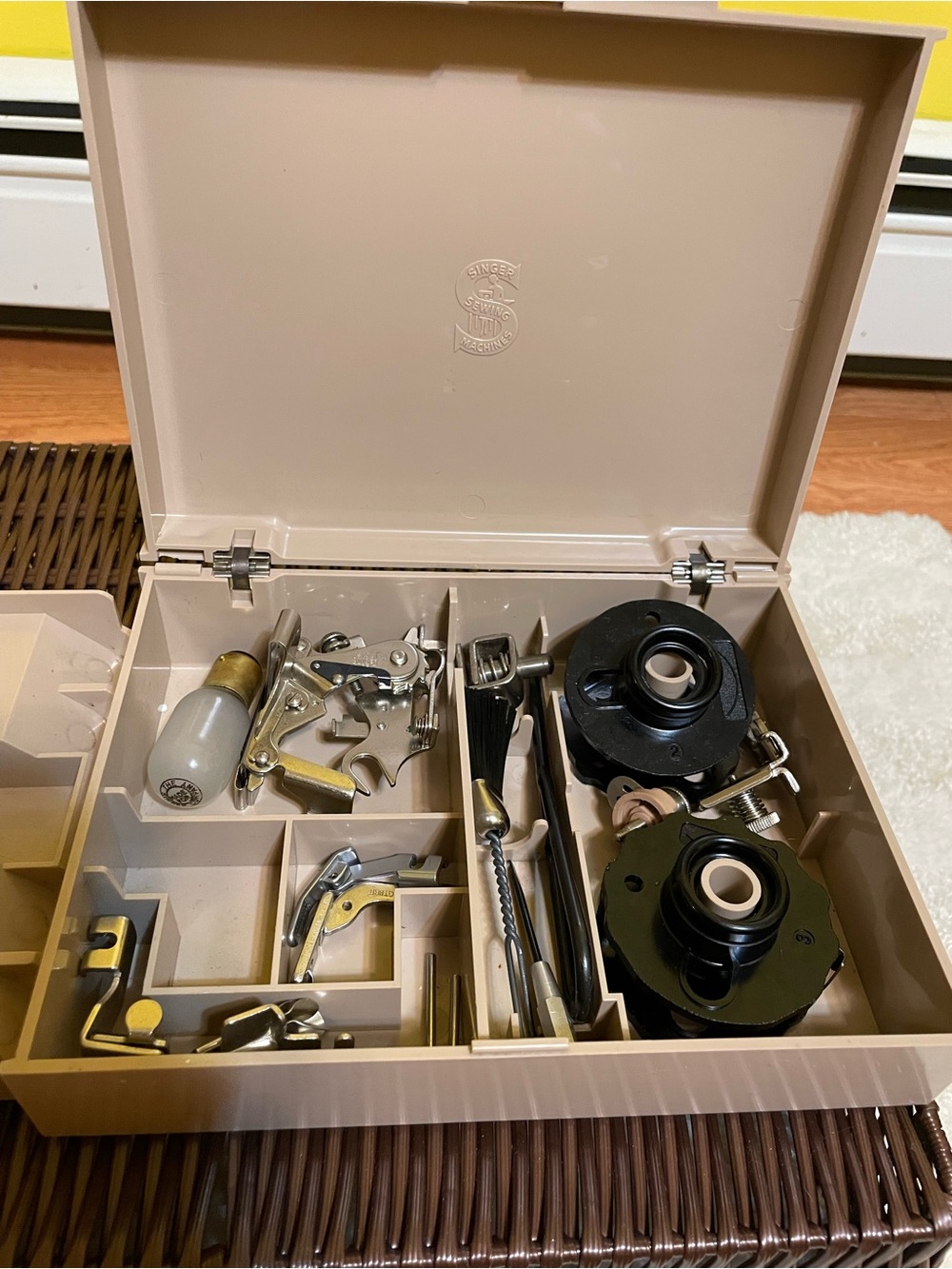 SINGER SEWING MACHINE SUPPLY BOX - Picture 3 of 5